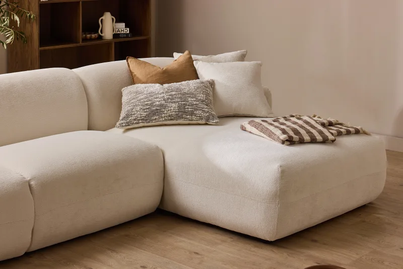 Courbe White Curved Chaise Sofa | Right Chaise | Sectional Sofa
