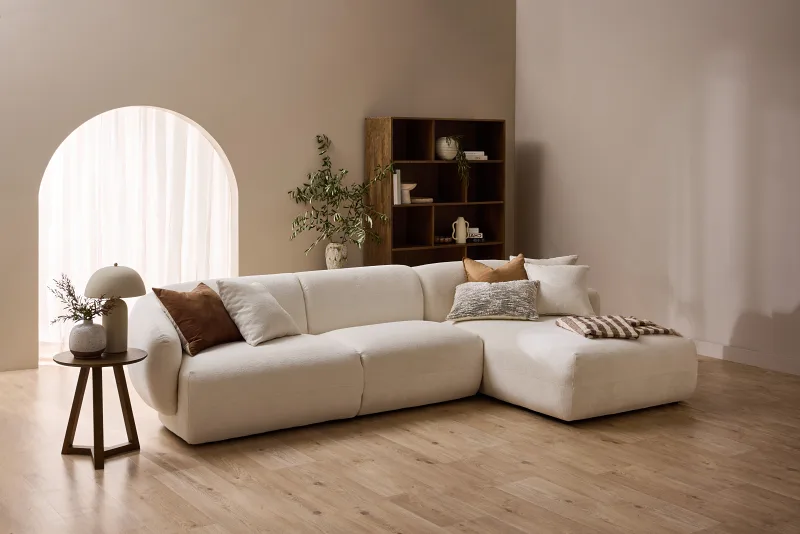 Courbe White Curved Chaise Sofa | Right Chaise | Sectional Sofa