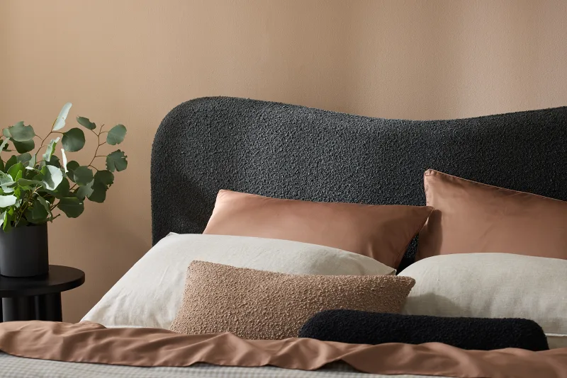 Cove Boucle Queen Bed | Black Boucle Fabric