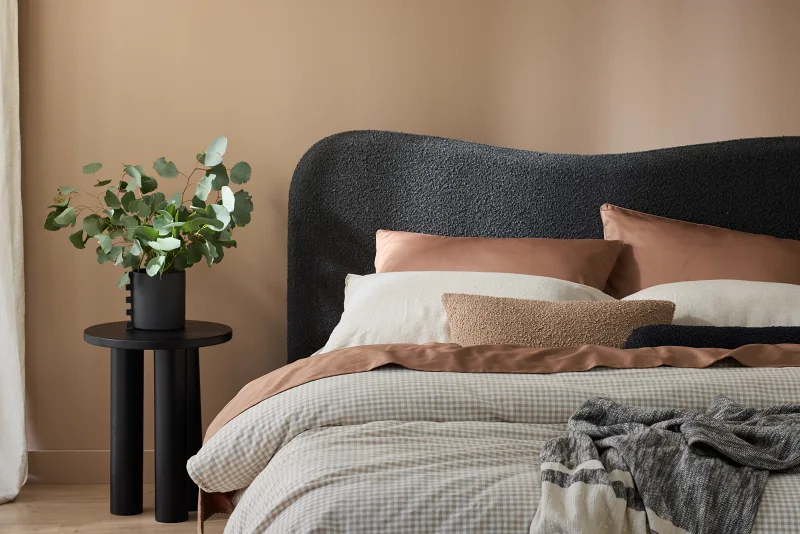 Cove Boucle Queen Bed | Black Boucle Fabric