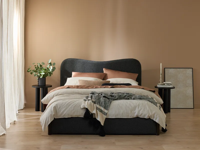 Cove Boucle Queen Bed | Black Boucle Fabric