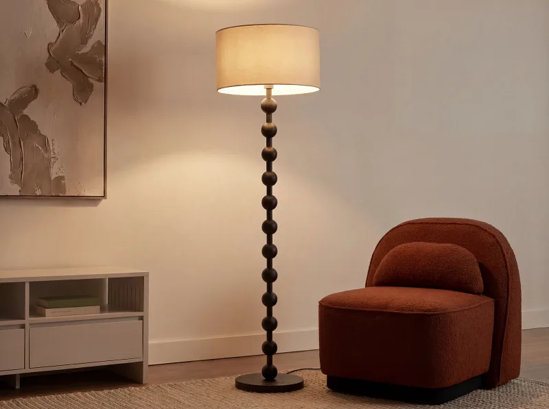 Sadie_floor_lamp_black_on_ullqo4