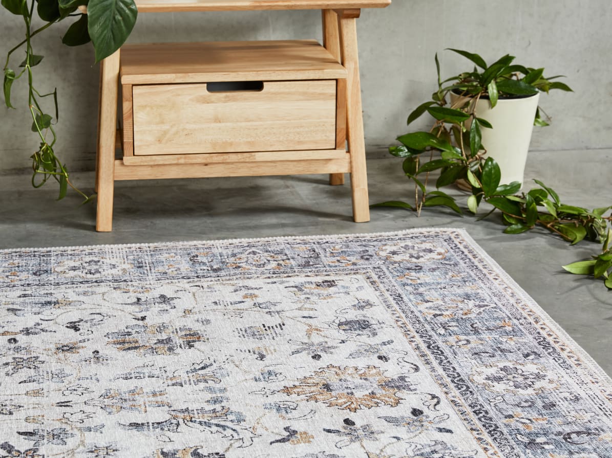 Wren Traditional Floral Pattern Rug