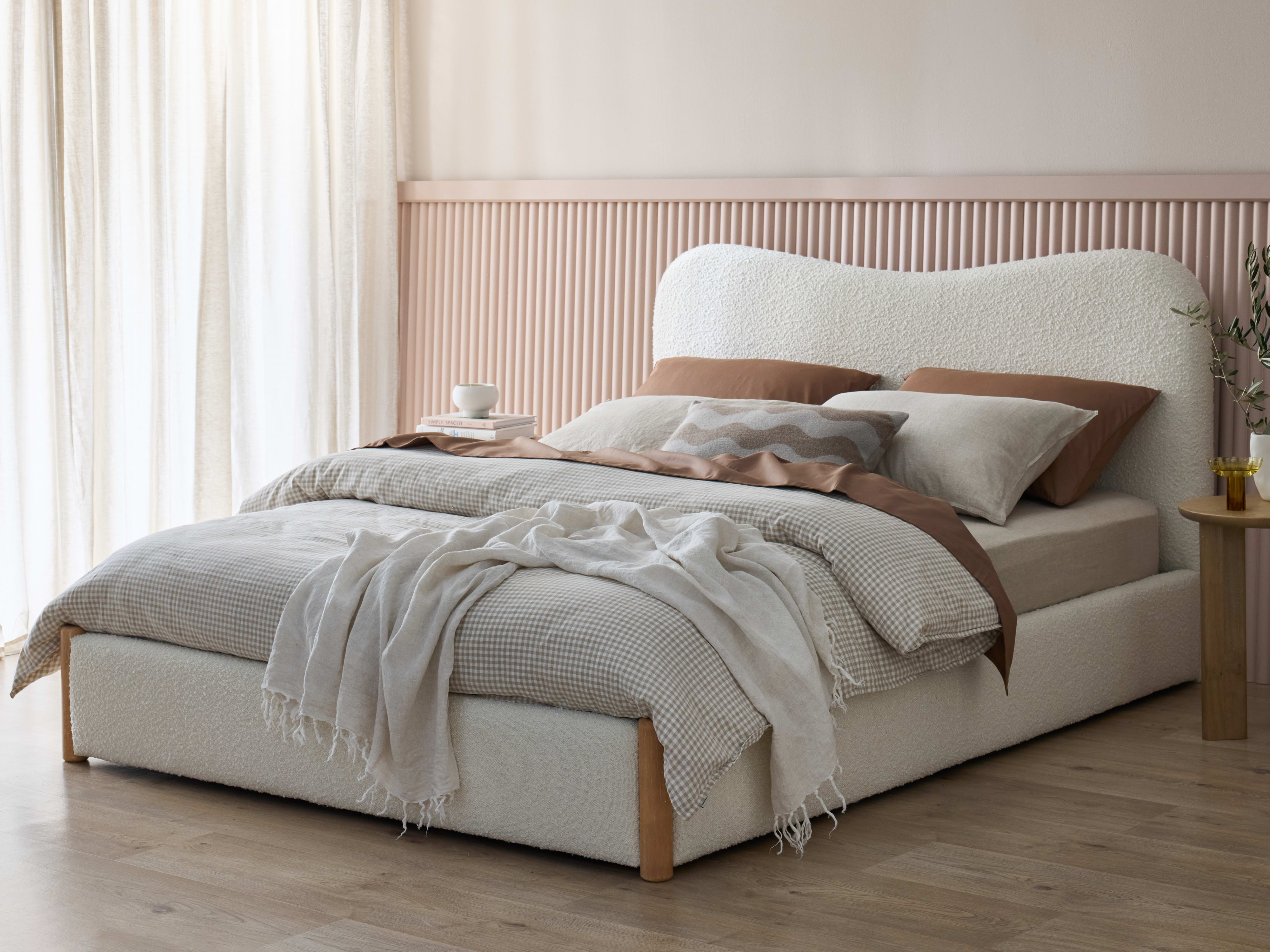 Cove Boucle Queen Bed | Ivory Boucle Fabric