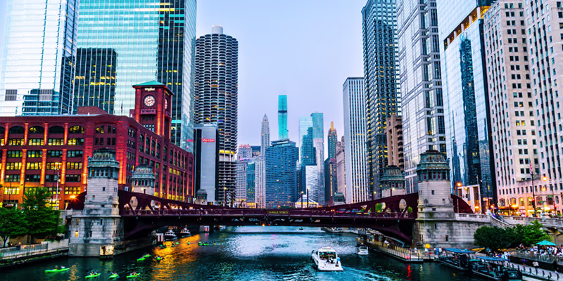 Chicago bridge with high rise buildings