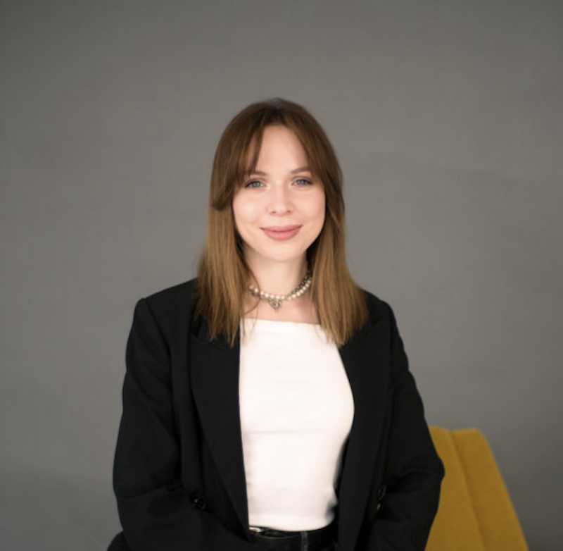 Oq paypoqda rus qiz bilan jinsiy aloqa